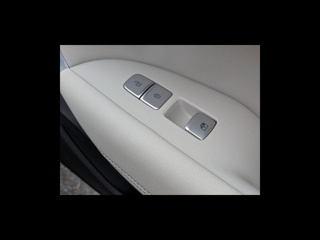 2024 Genesis G70 2.5T