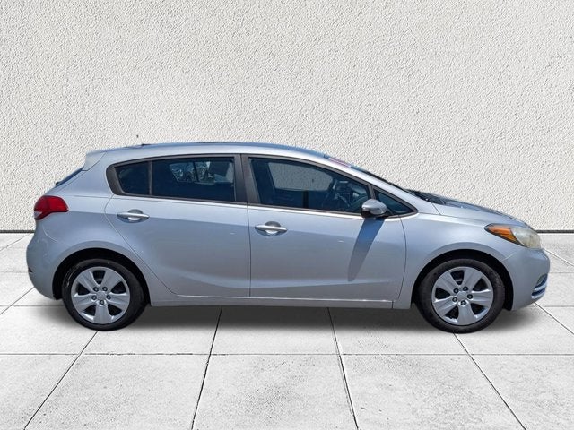 2016 Kia Forte 5-Door LX