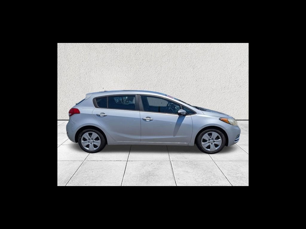 2016 Kia Forte 5-Door LX