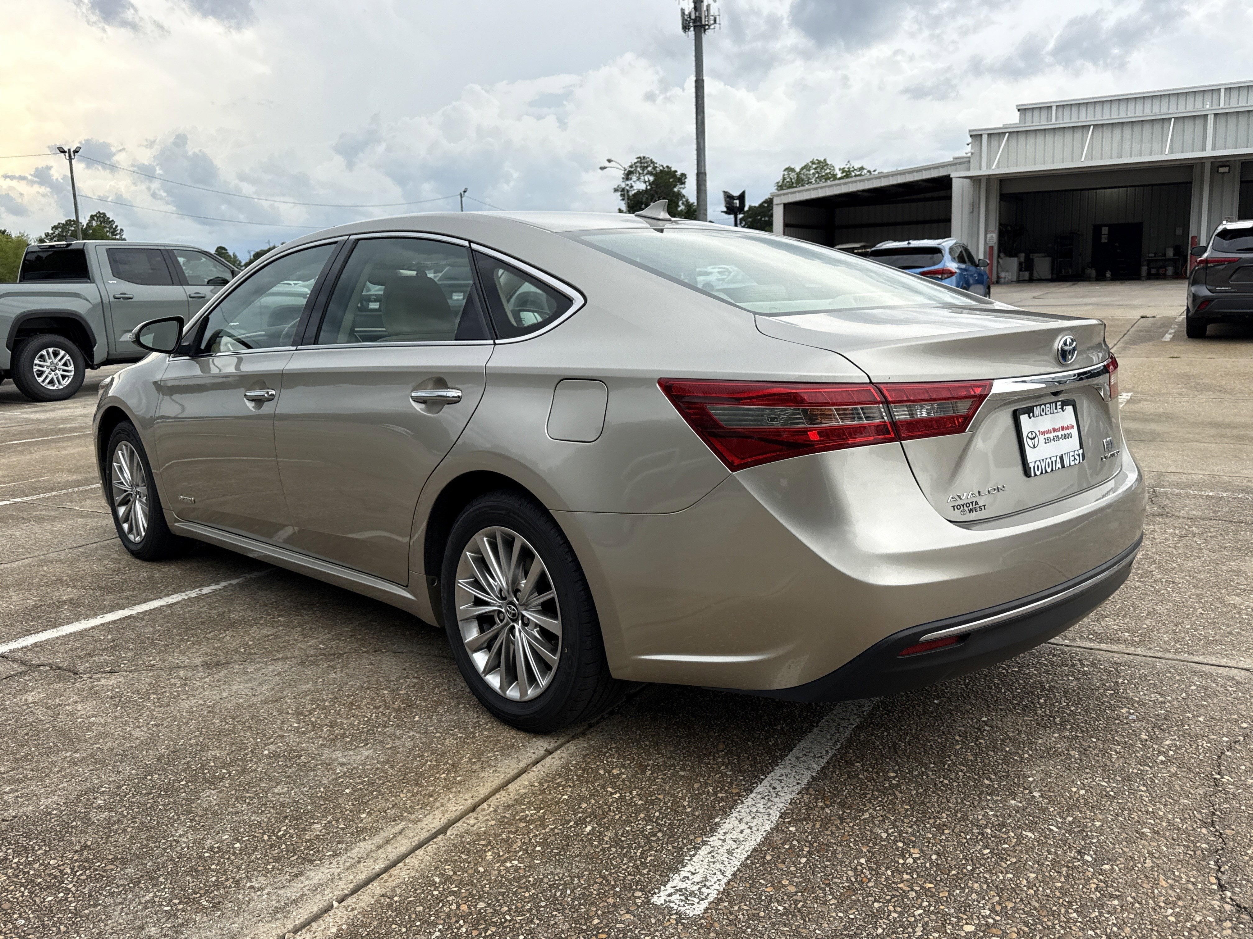 2018 Toyota Avalon Hybrid Limited