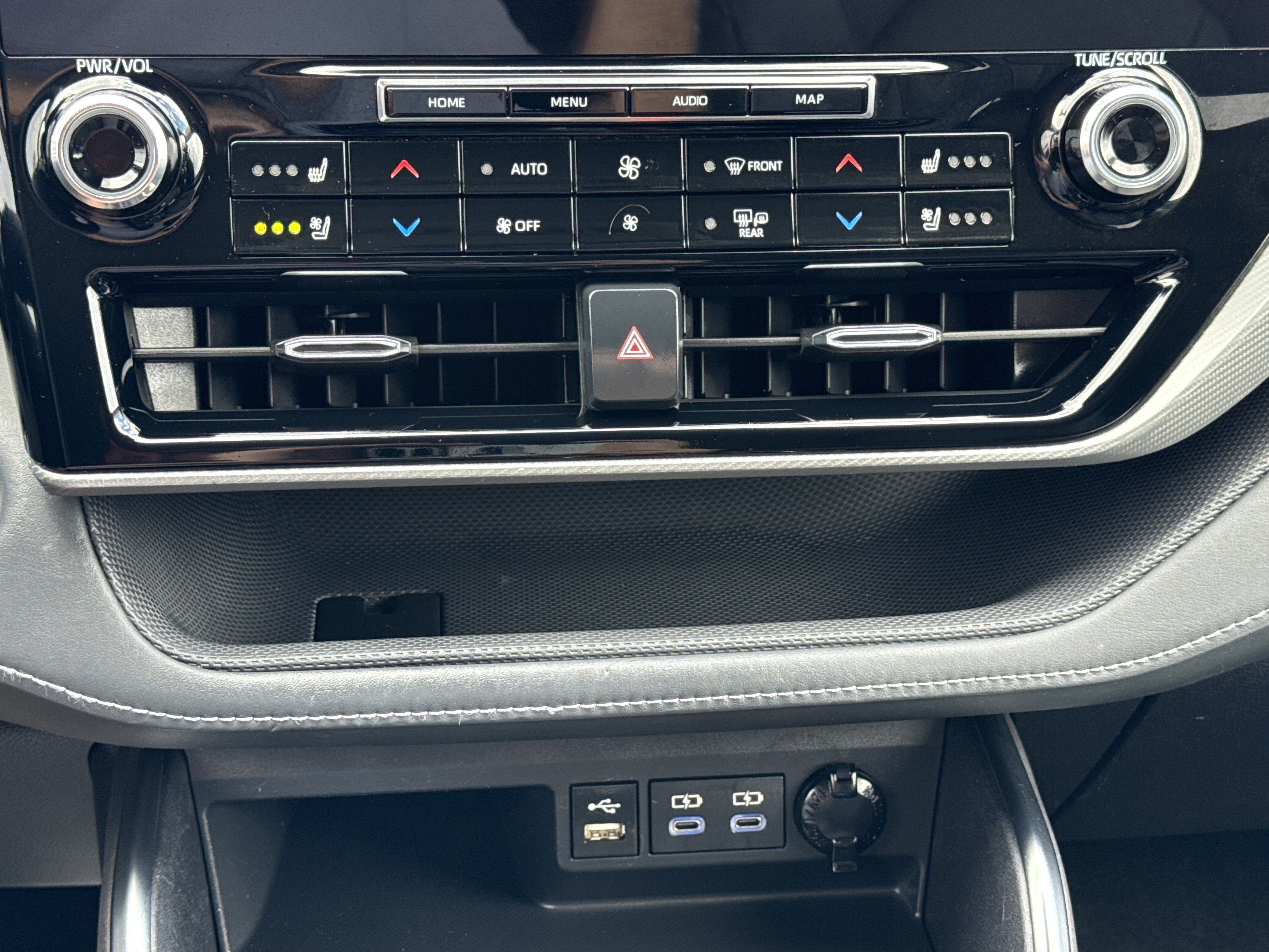 2022 Toyota Highlander Hybrid Platinum