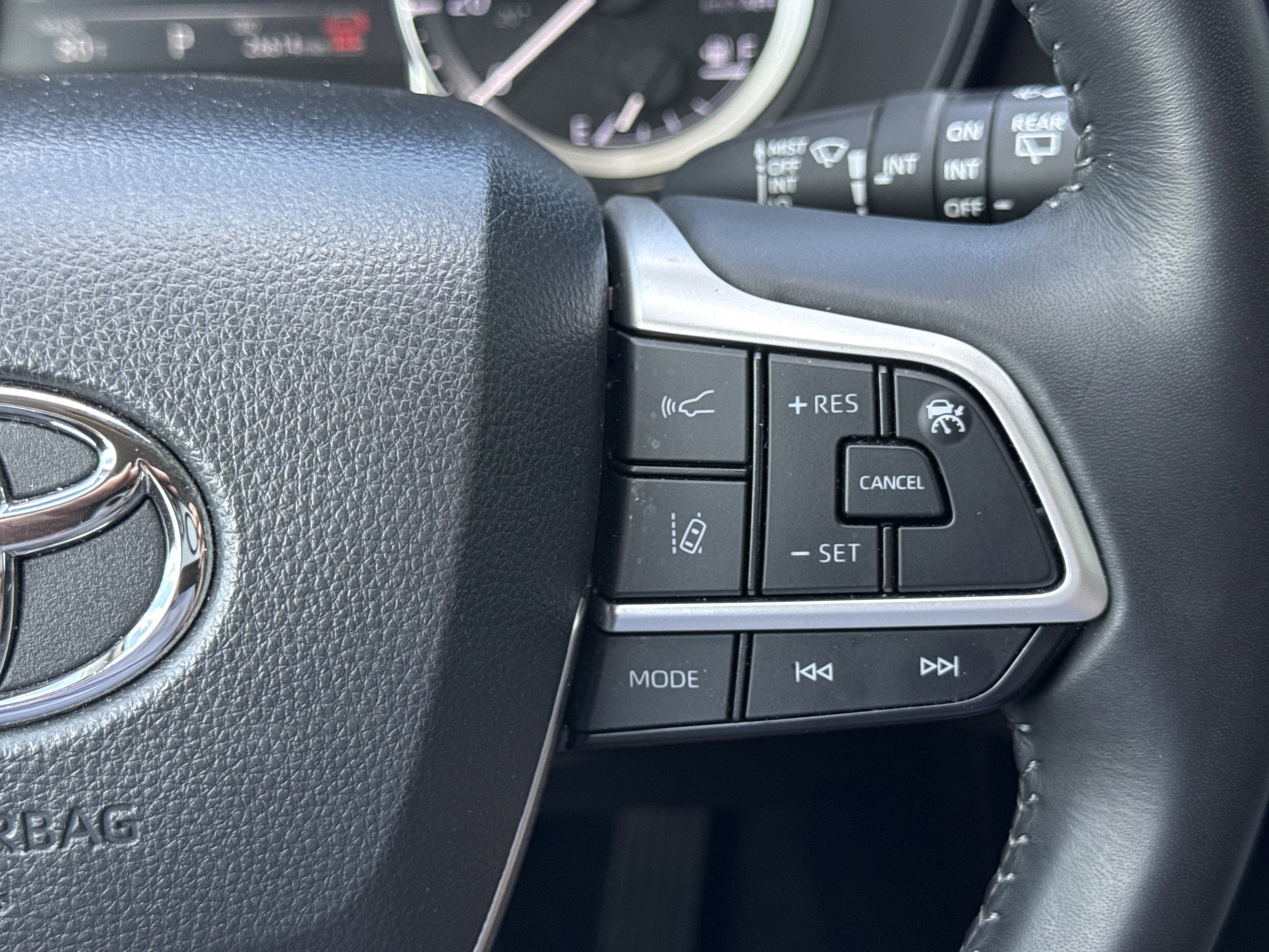 2025 Toyota Highlander LE