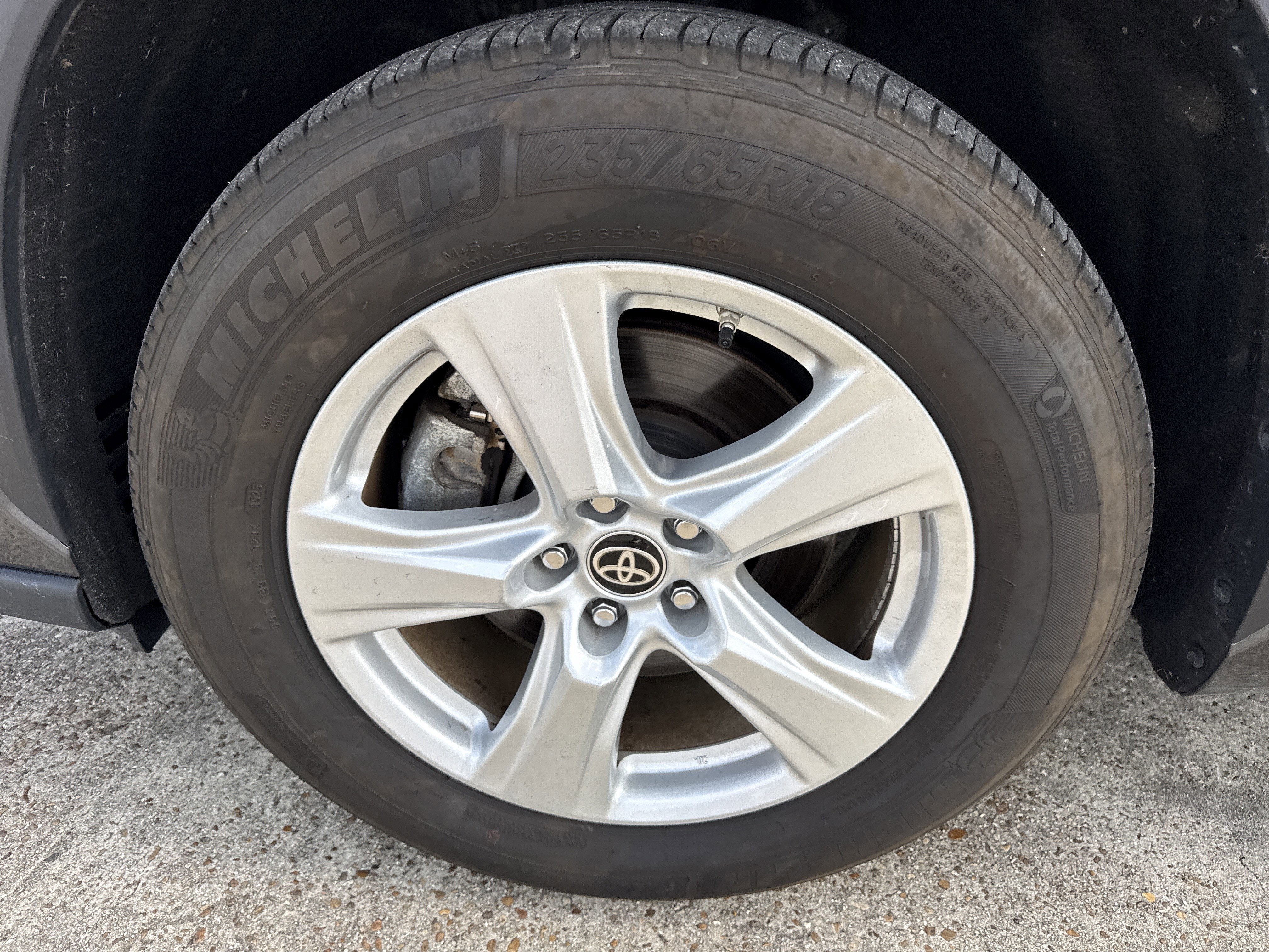 2025 Toyota Highlander LE