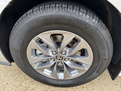 2025 Toyota Sienna Base