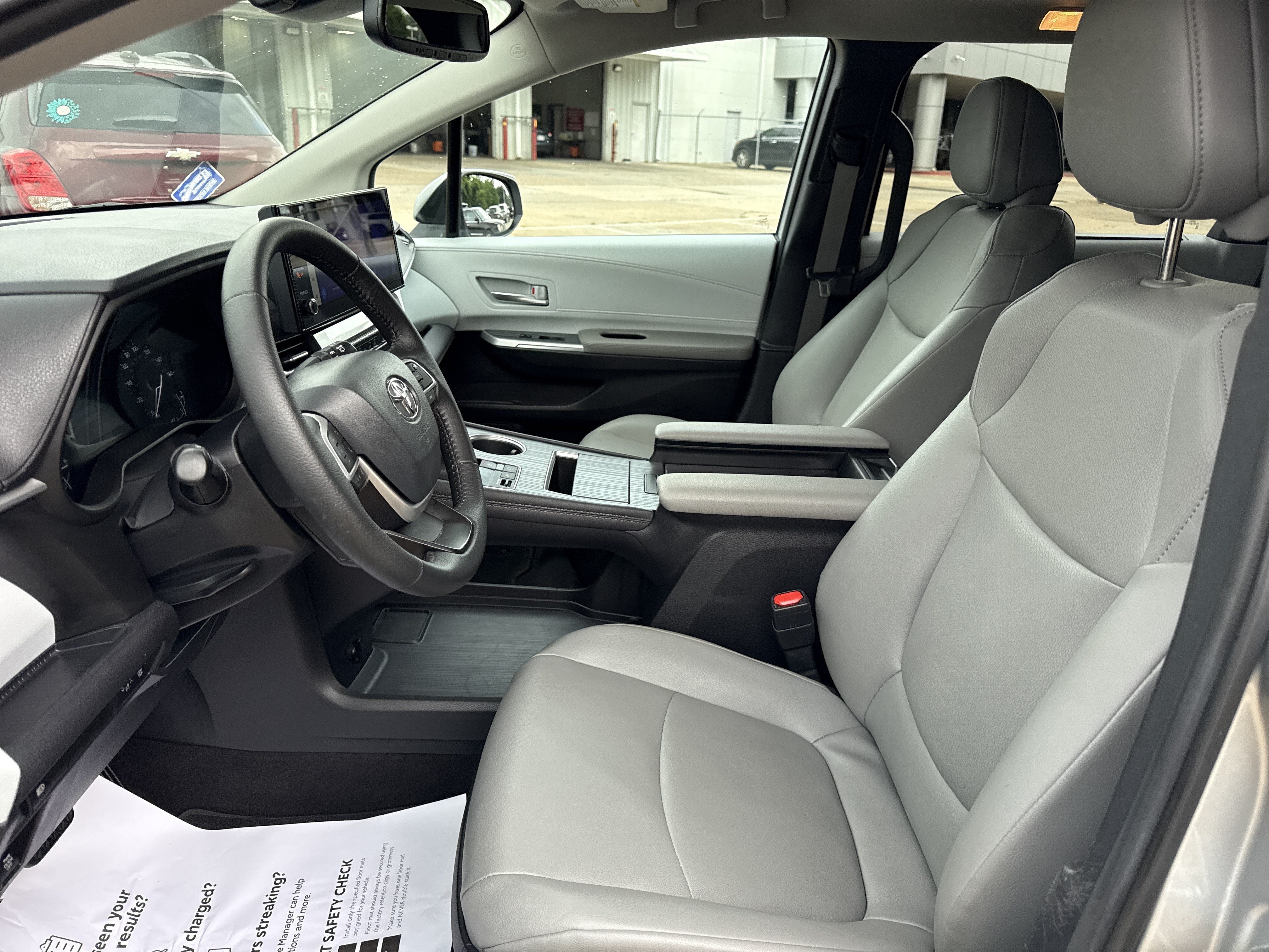 2025 Toyota Sienna Base