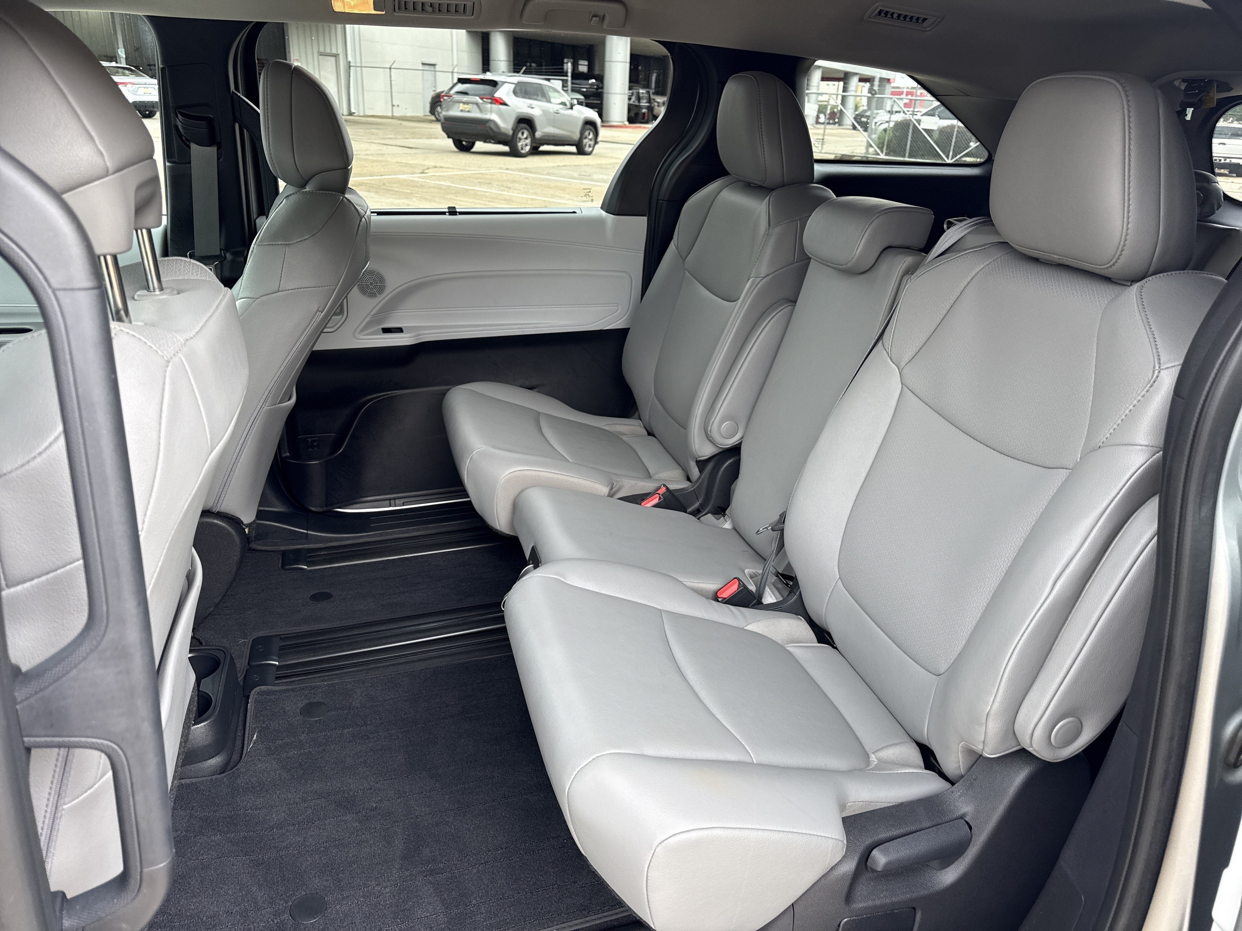 2025 Toyota Sienna Base