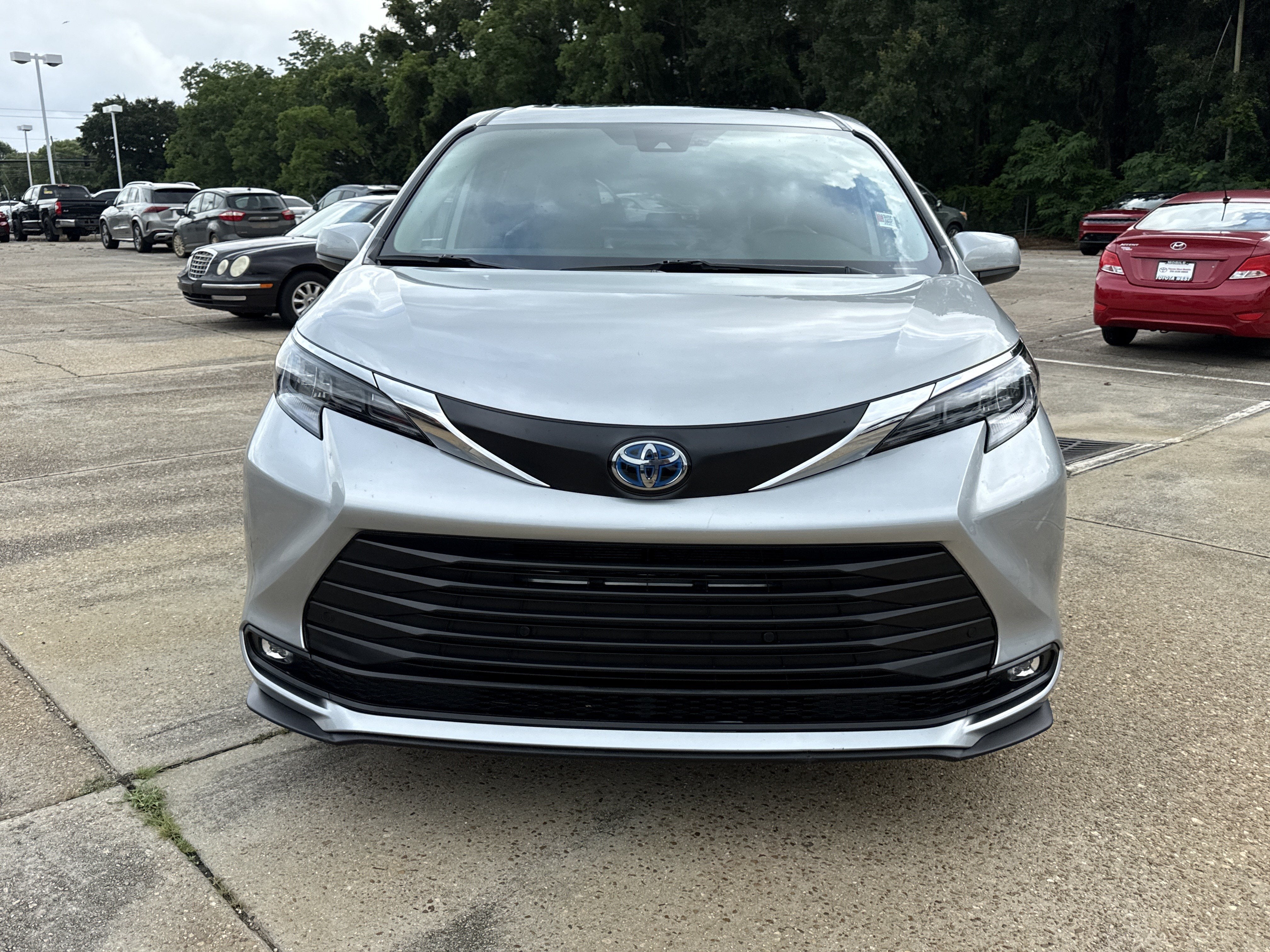 2025 Toyota Sienna Base