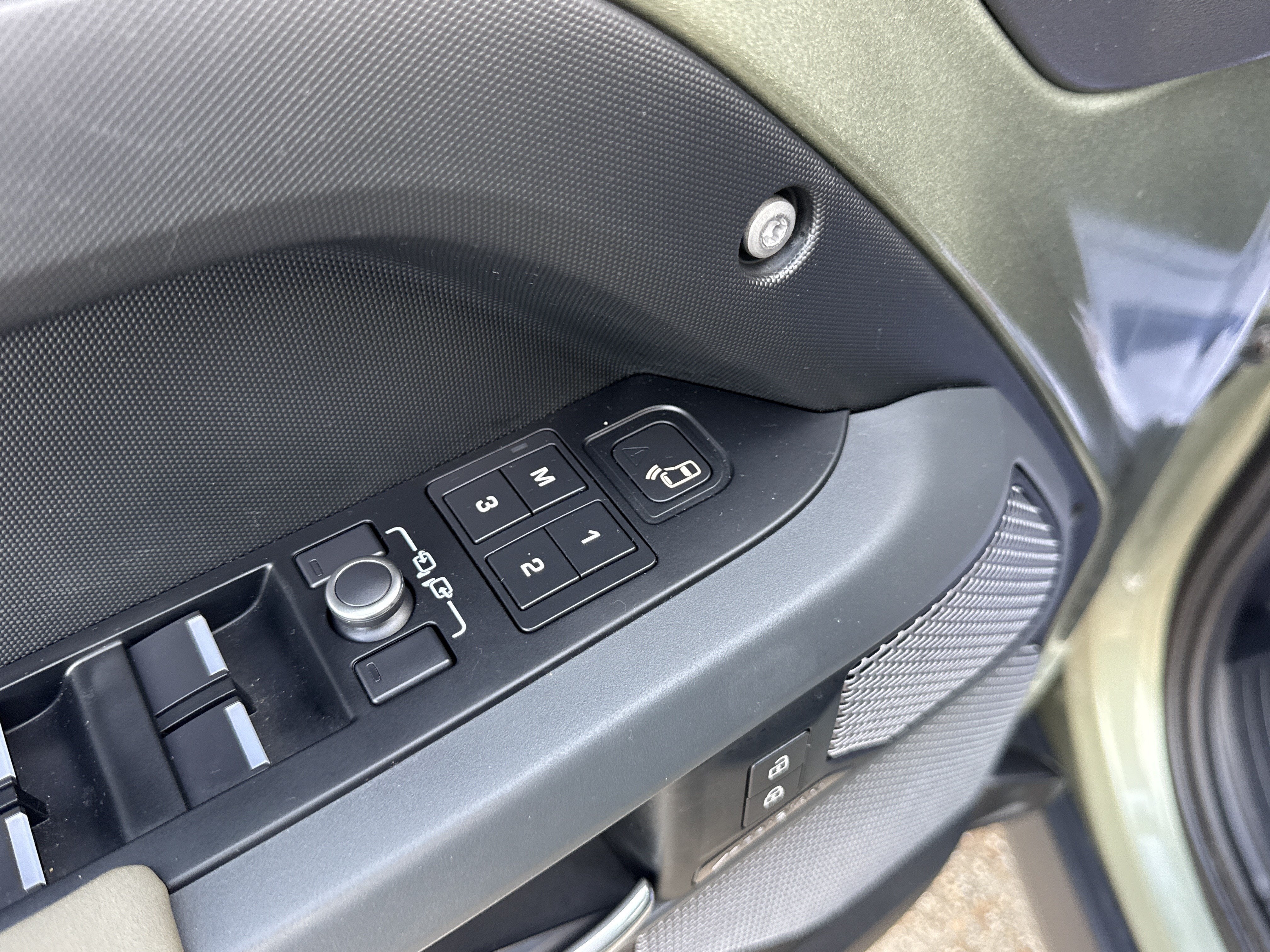 2021 Land Rover Defender X-Dynamic SE