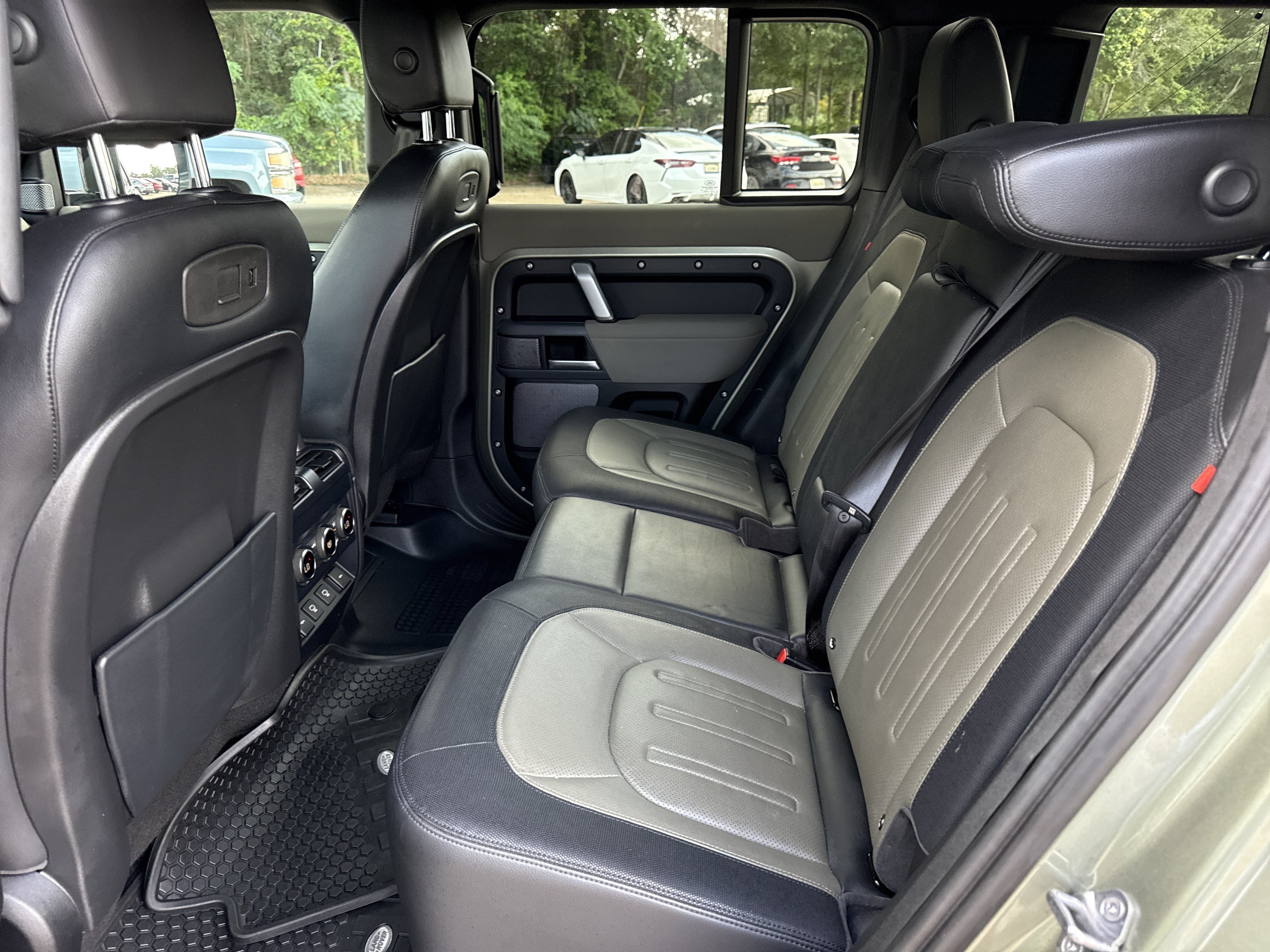 2021 Land Rover Defender X-Dynamic SE