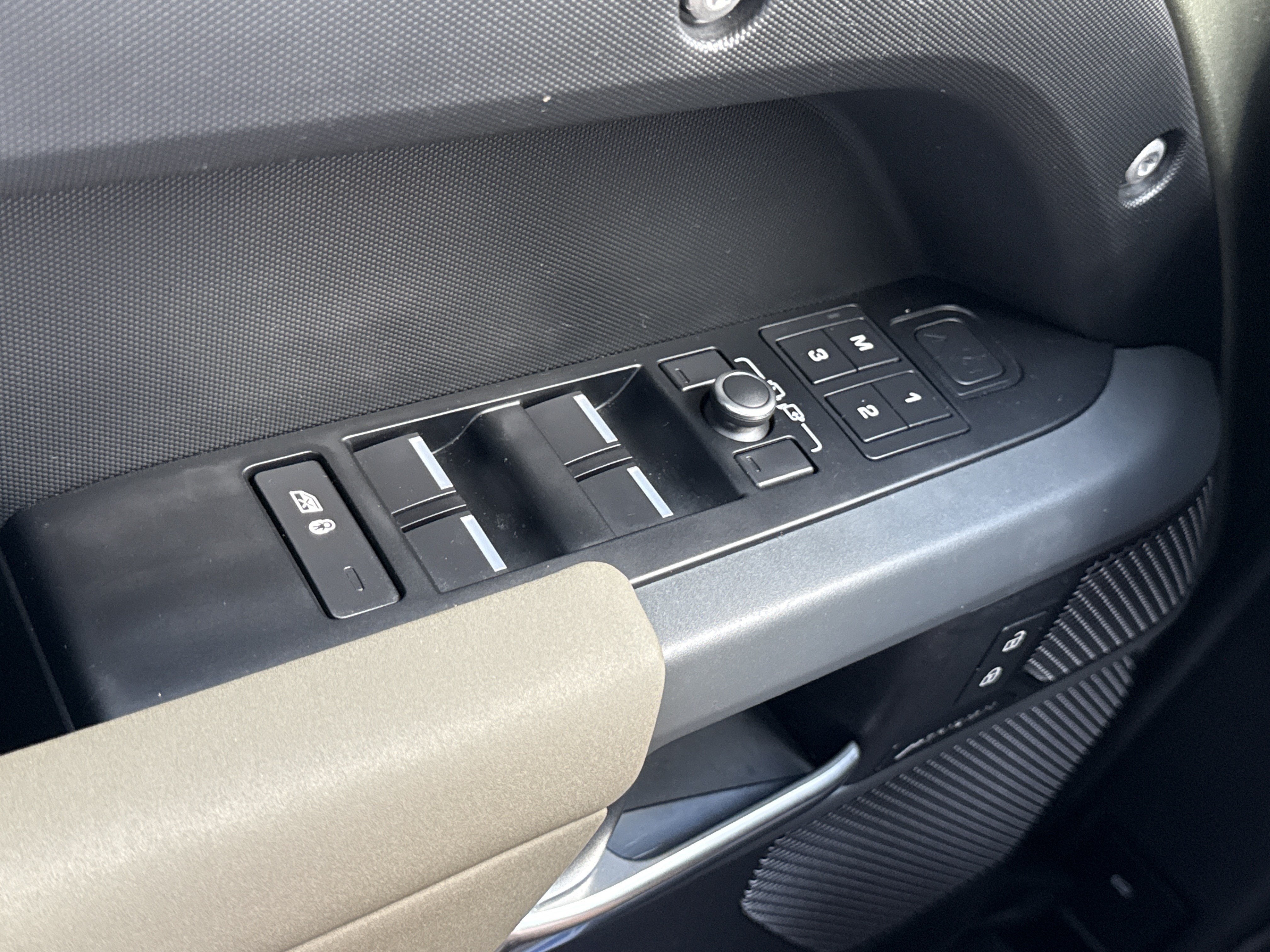 2021 Land Rover Defender X-Dynamic SE
