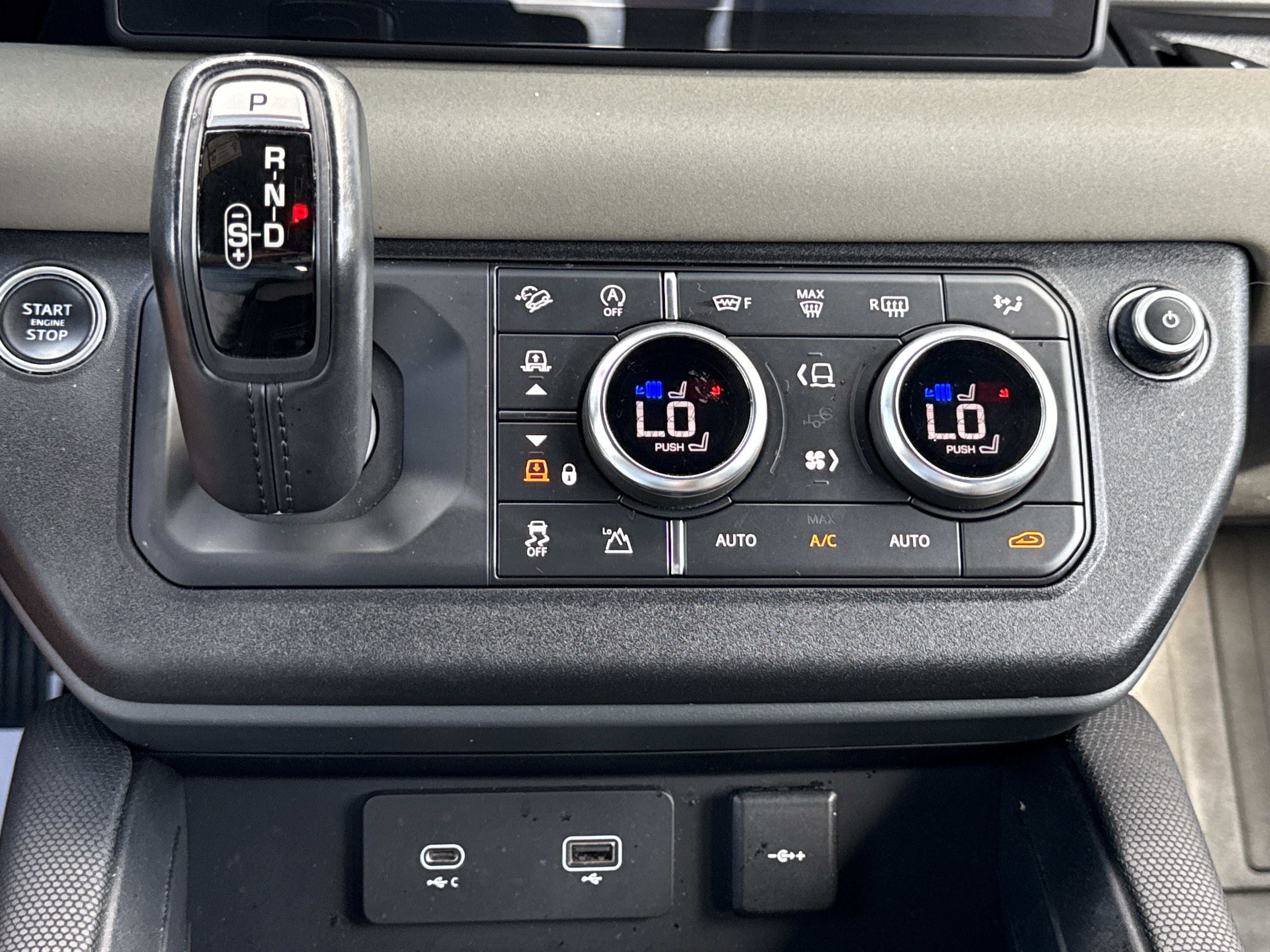 2021 Land Rover Defender X-Dynamic SE