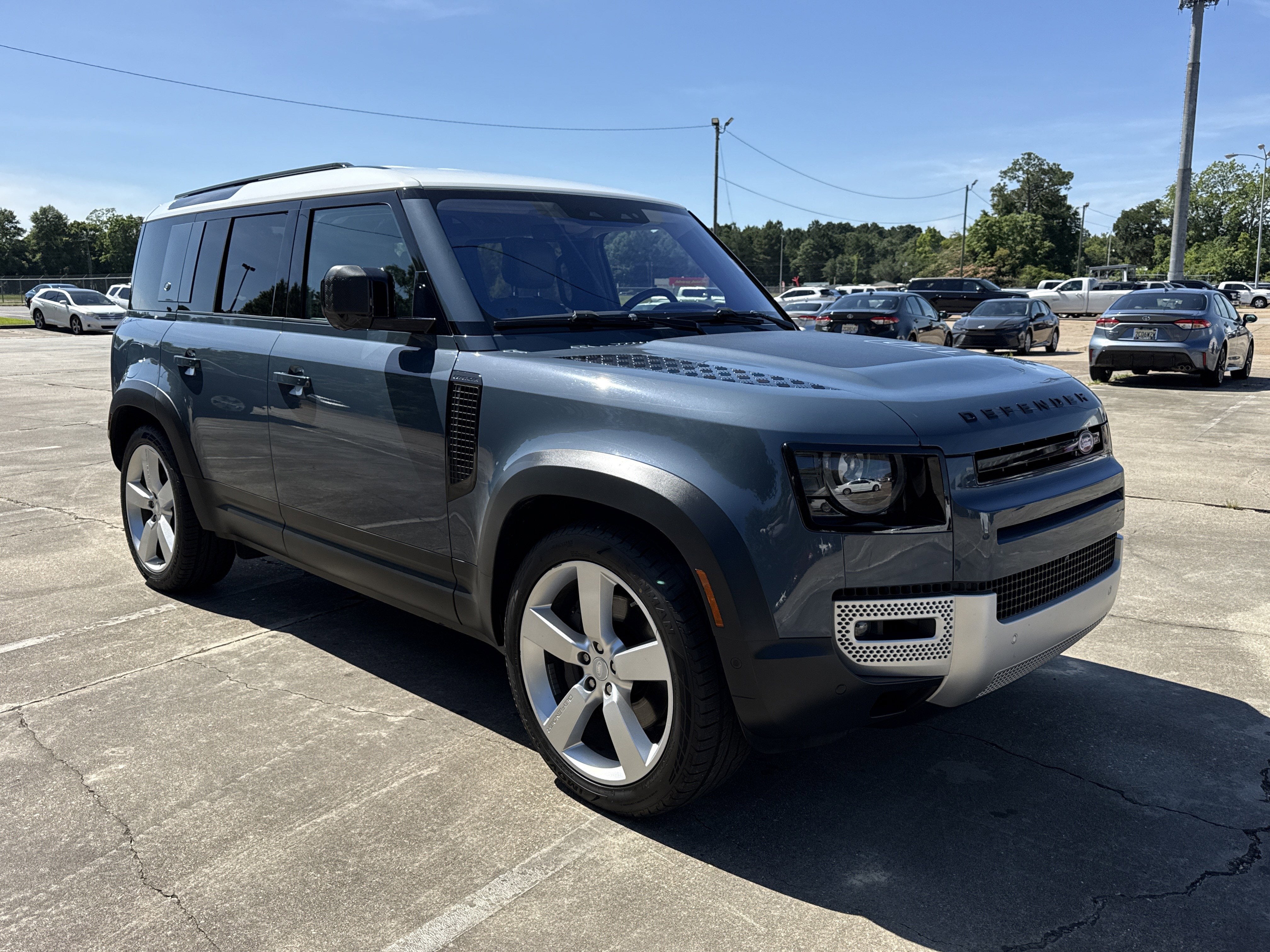 2020 Land Rover Defender SE