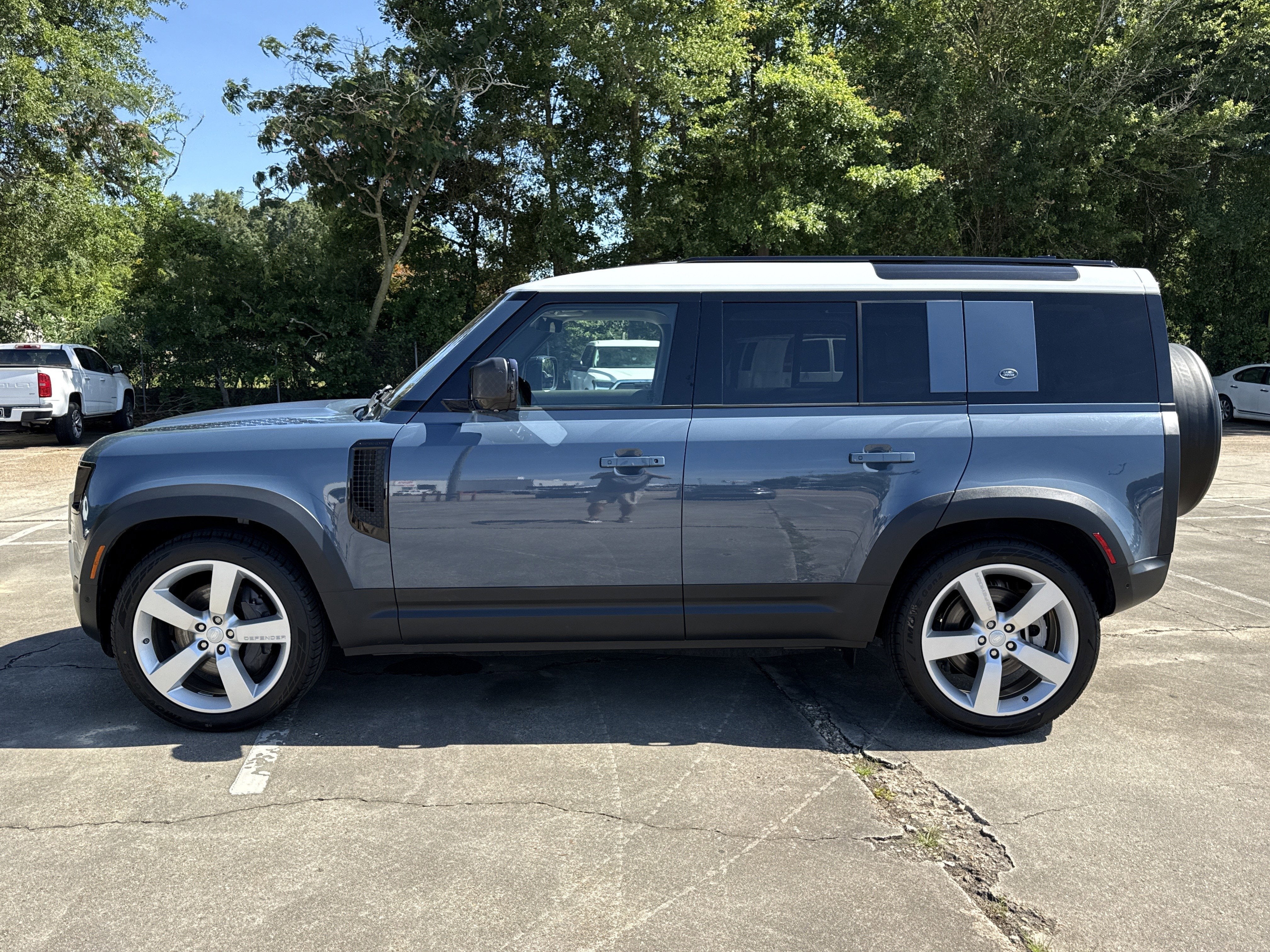 2020 Land Rover Defender SE